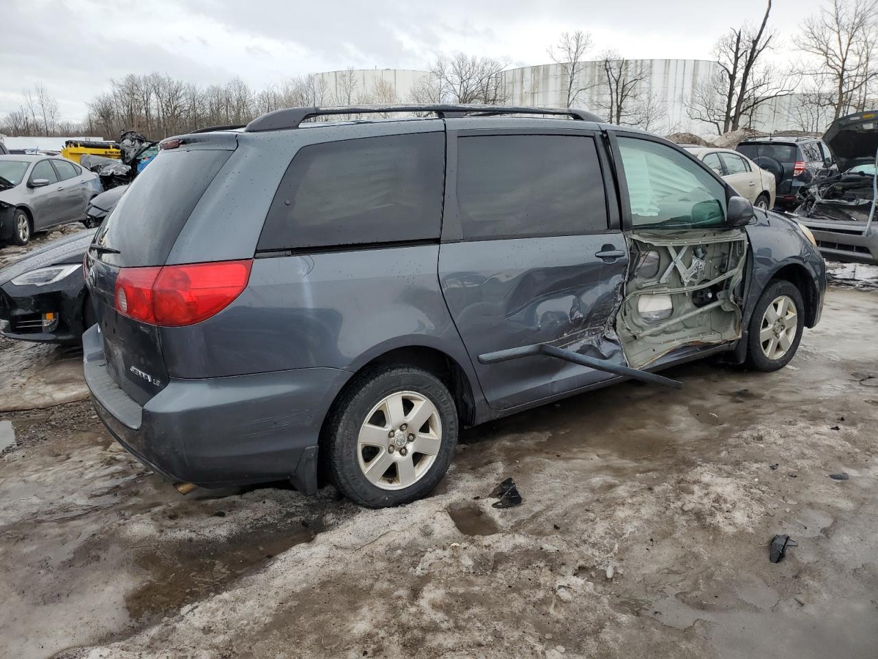 2009 Toyota Sienna - Image 3