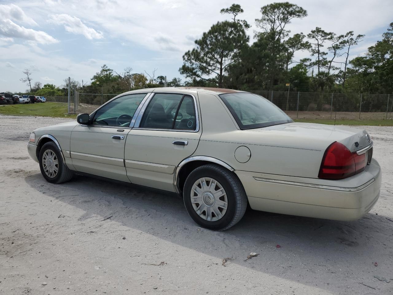 2005 Mercury Grand Marquis - Image 2