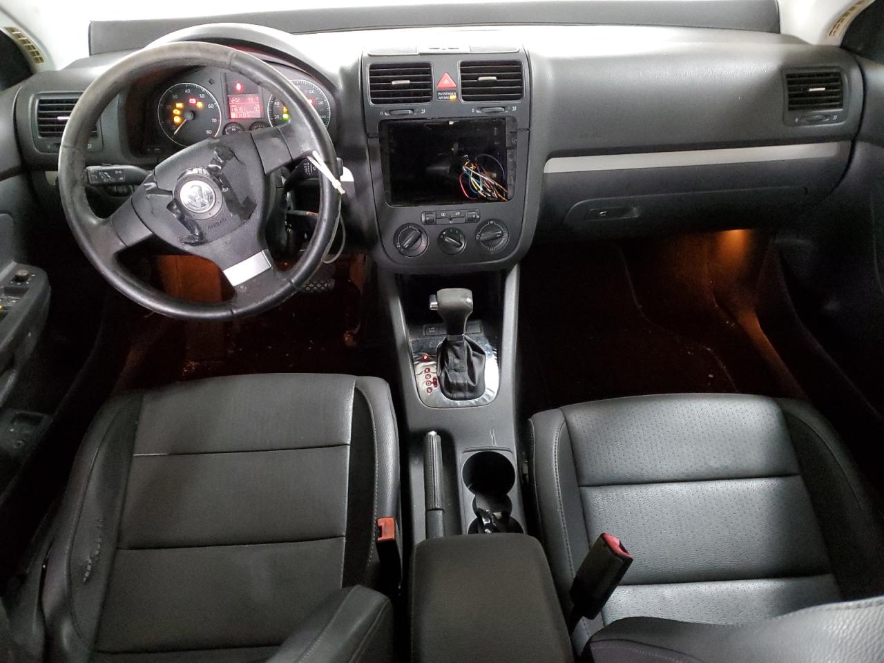 2009 Volkswagen Jetta - Image 8