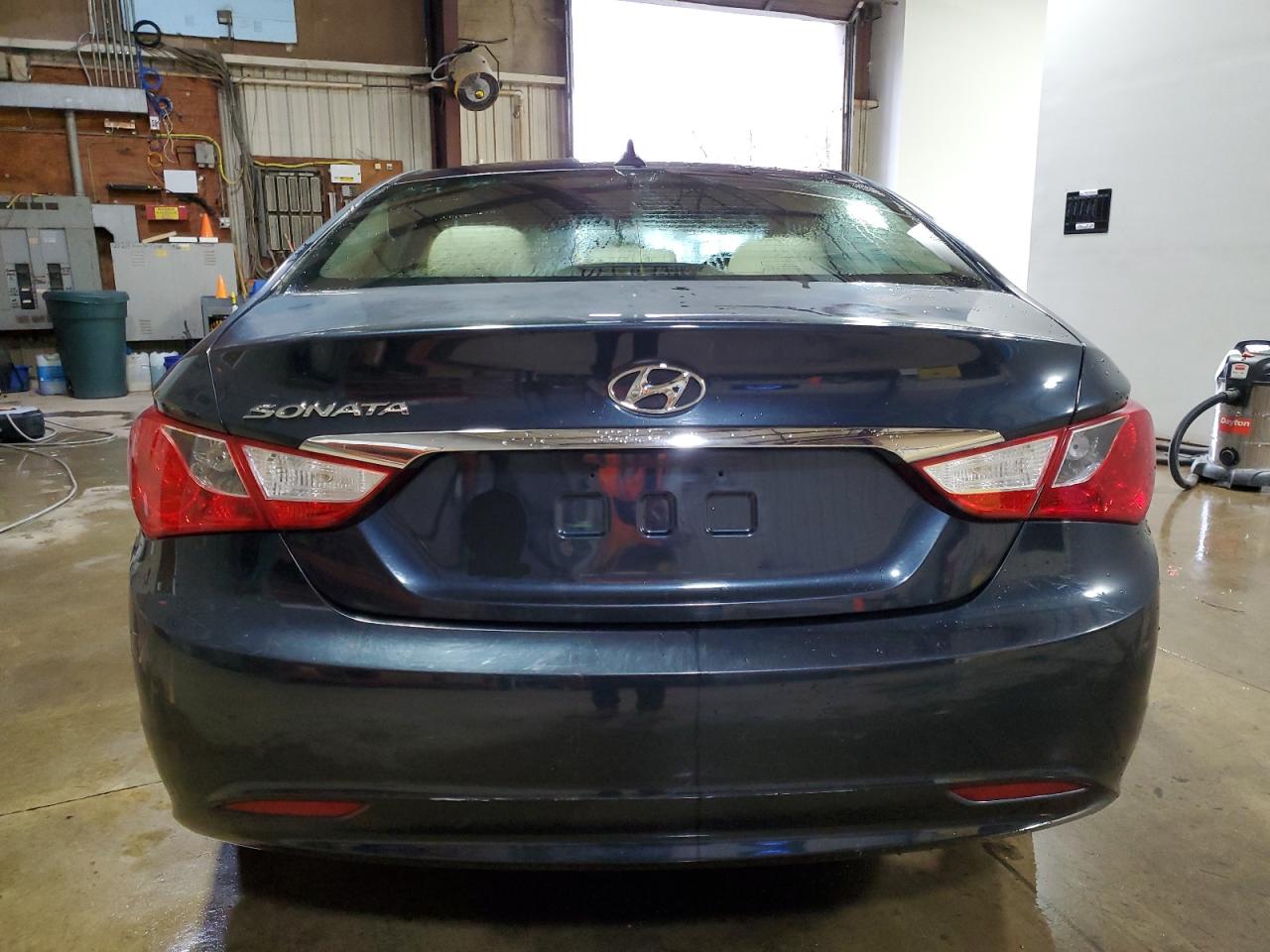 2013 Hyundai Sonata - Image 6