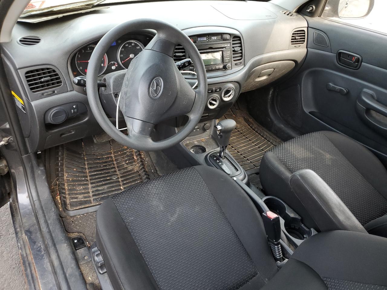 2011 Hyundai Accent - Image 8