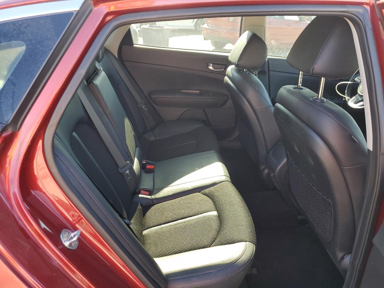 2019 Kia Optima - Image 10