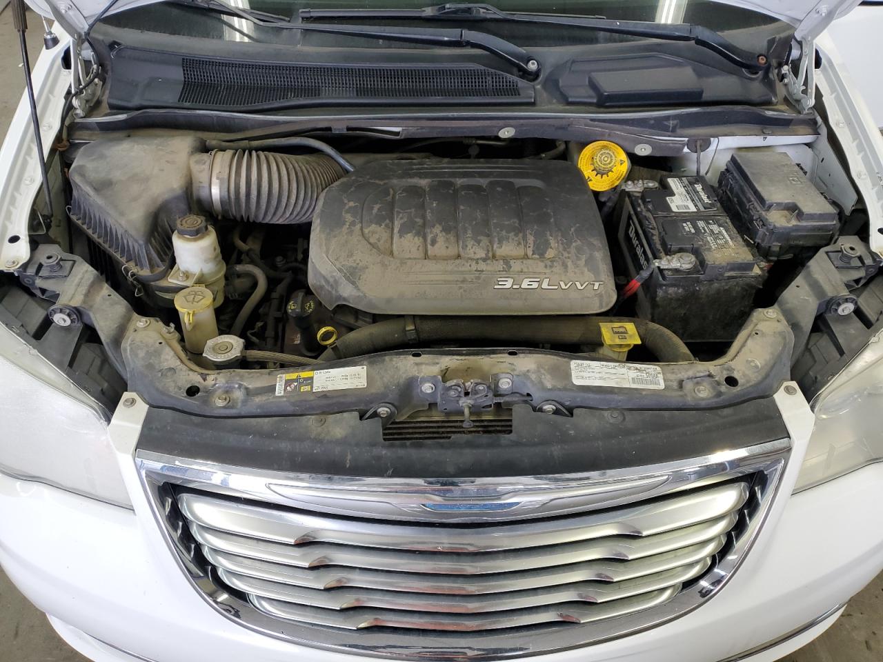 2016 Chrysler Town & Country - Image 12