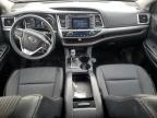 2015 Toyota Highlander Le for Sale in Elgin, IL - Rear End