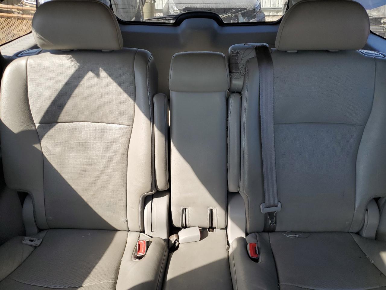 2012 Toyota Highlander - Image 10