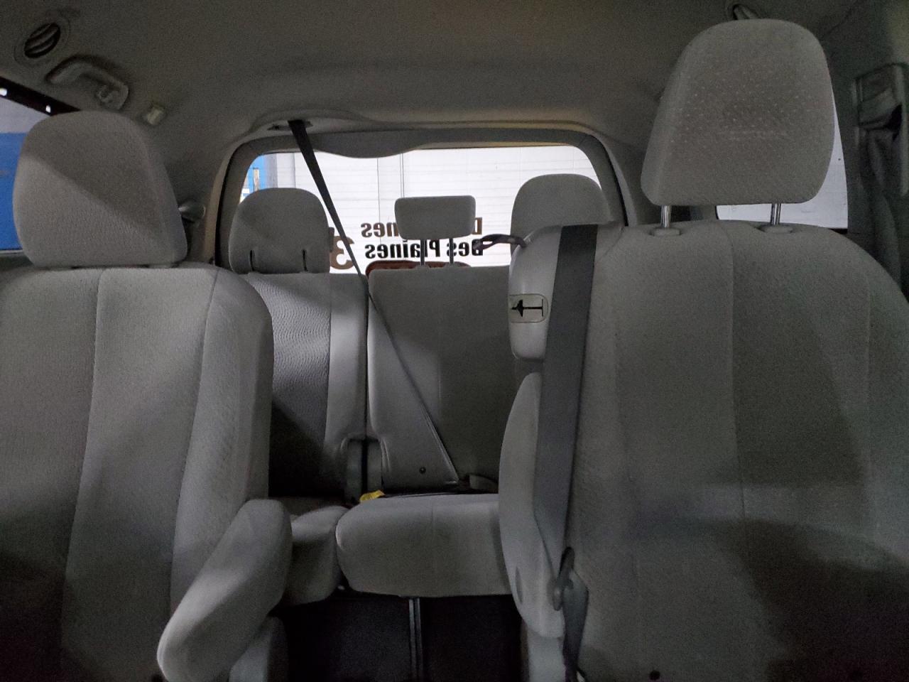 2011 Toyota Sienna - Image 10
