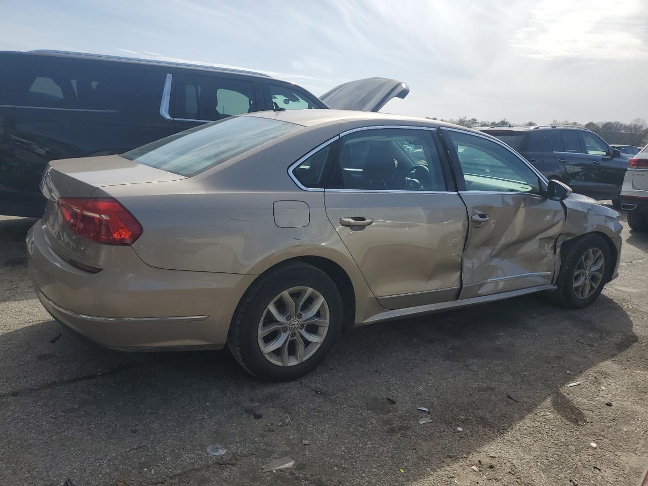2016 Volkswagen Passat - Image 3