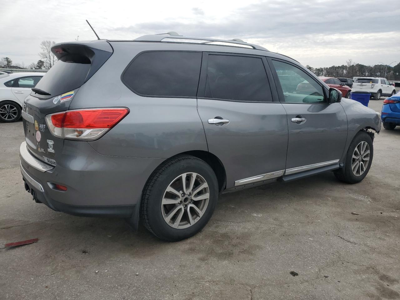 2015 Nissan Pathfinder - Image 3