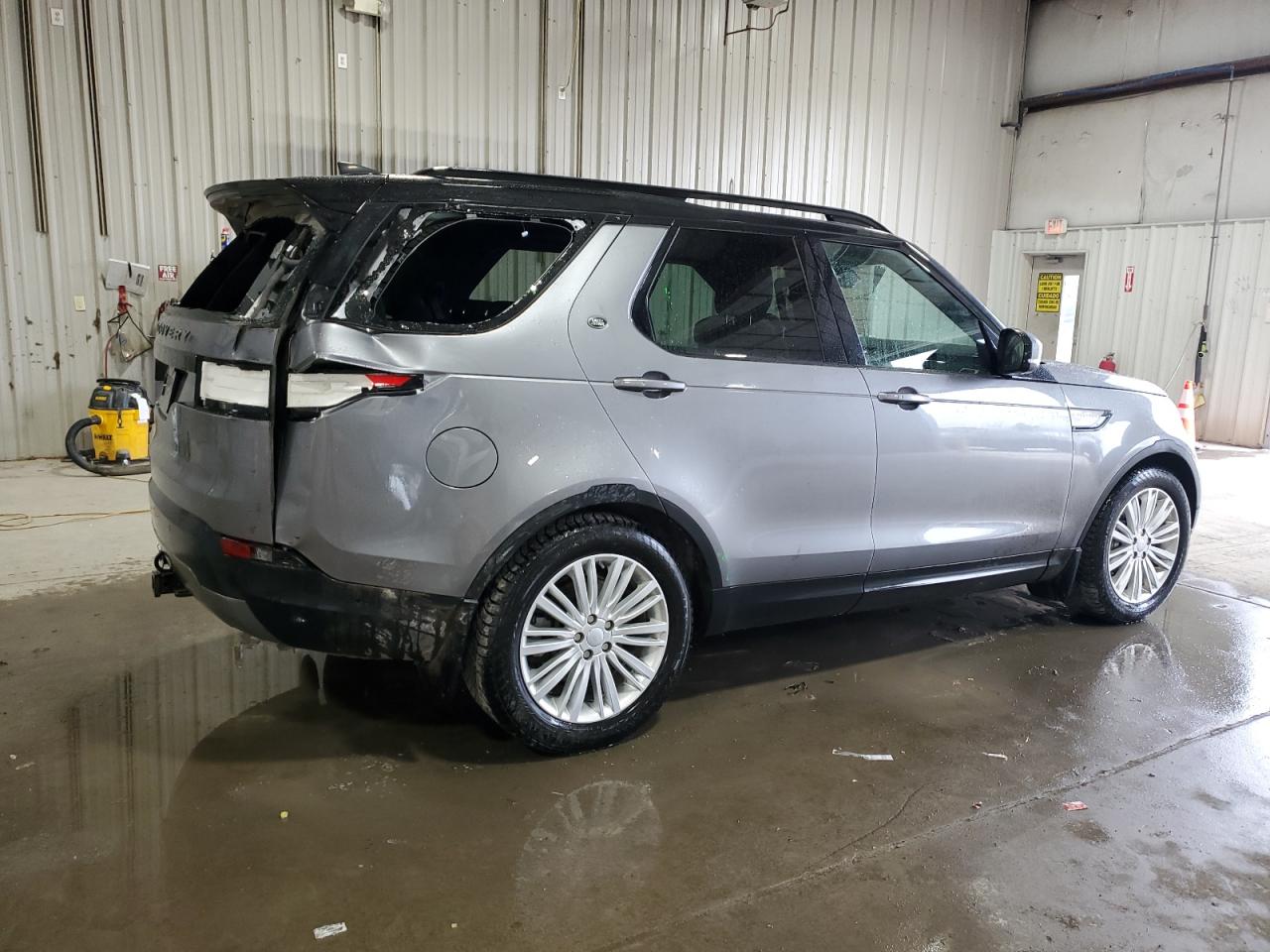 2020 Land Rover Discovery - Image 3