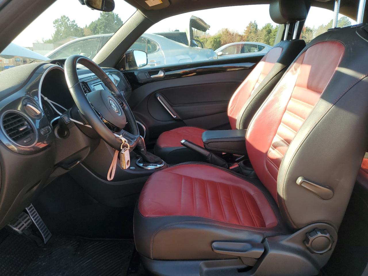 2012 Volkswagen Beetle - Image 7