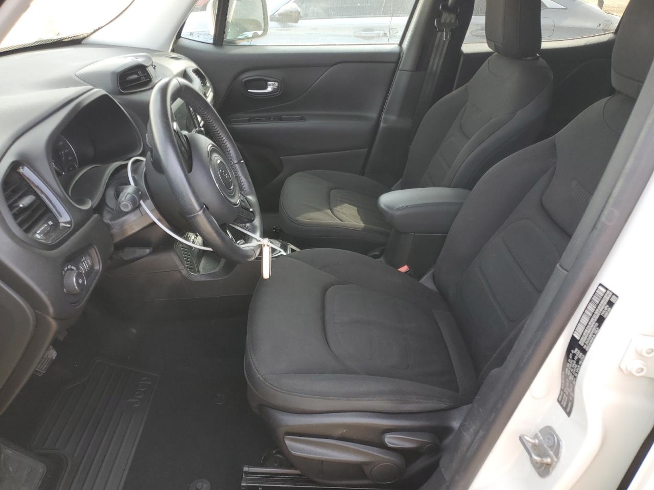 2017 Jeep Renegade - Image 7