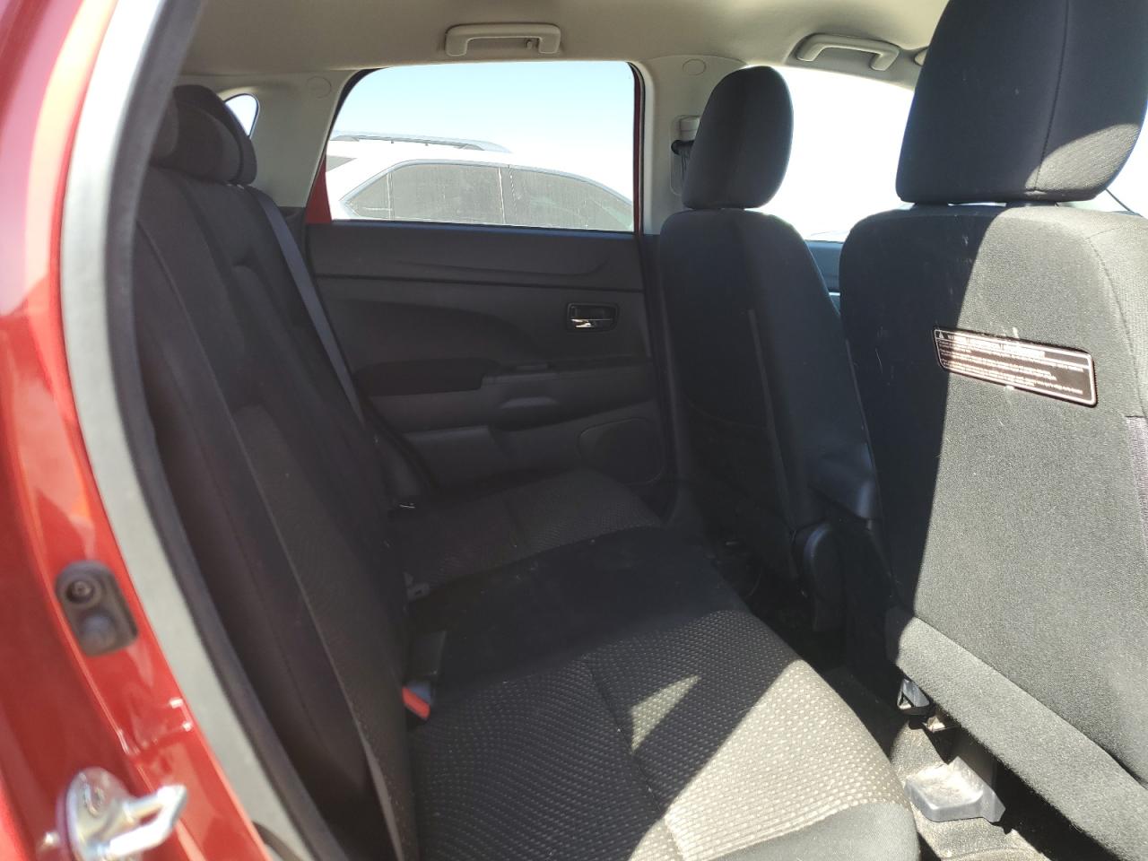 2016 Mitsubishi Outlander - Image 10