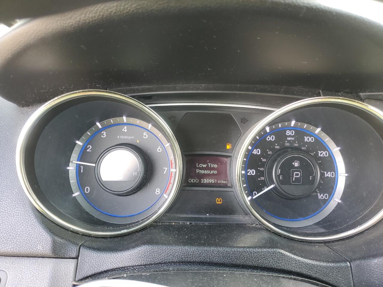 2012 Hyundai Sonata - Image 9