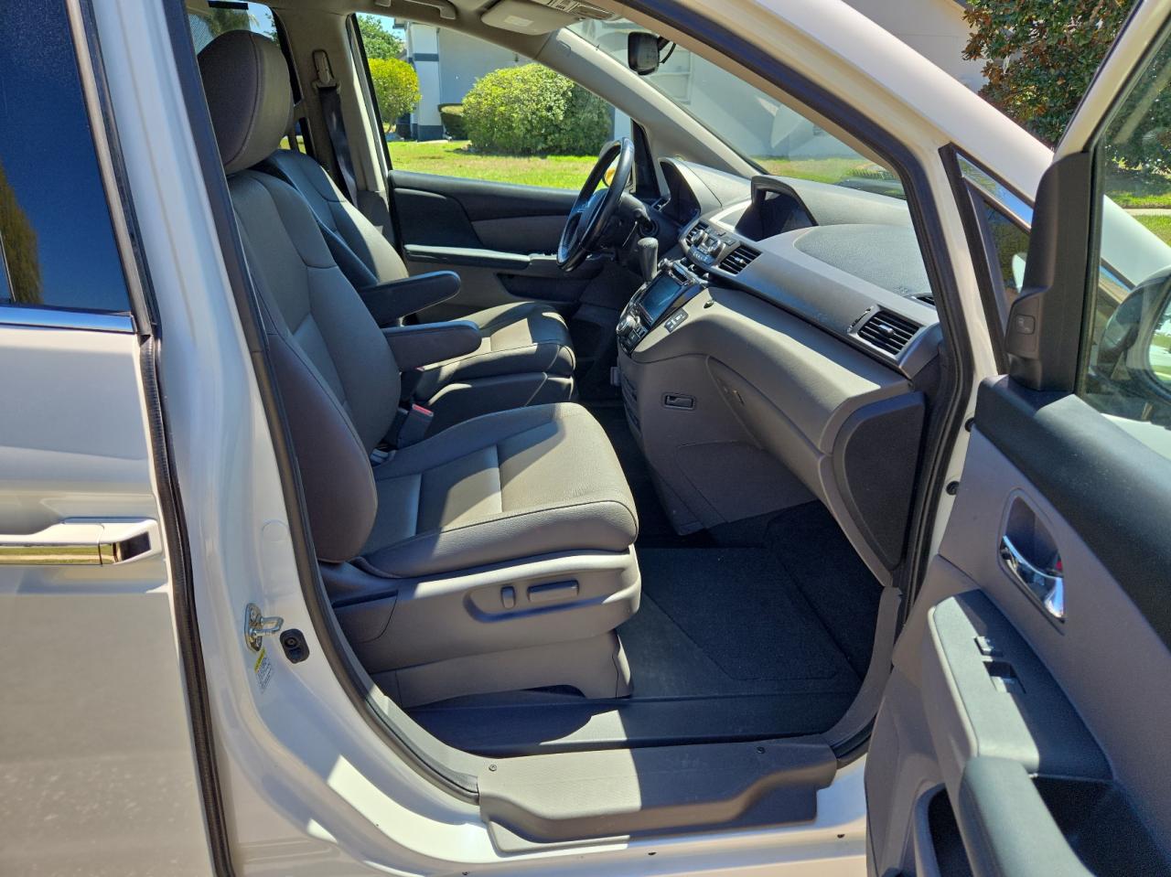 2017 Honda Odyssey - Image 5
