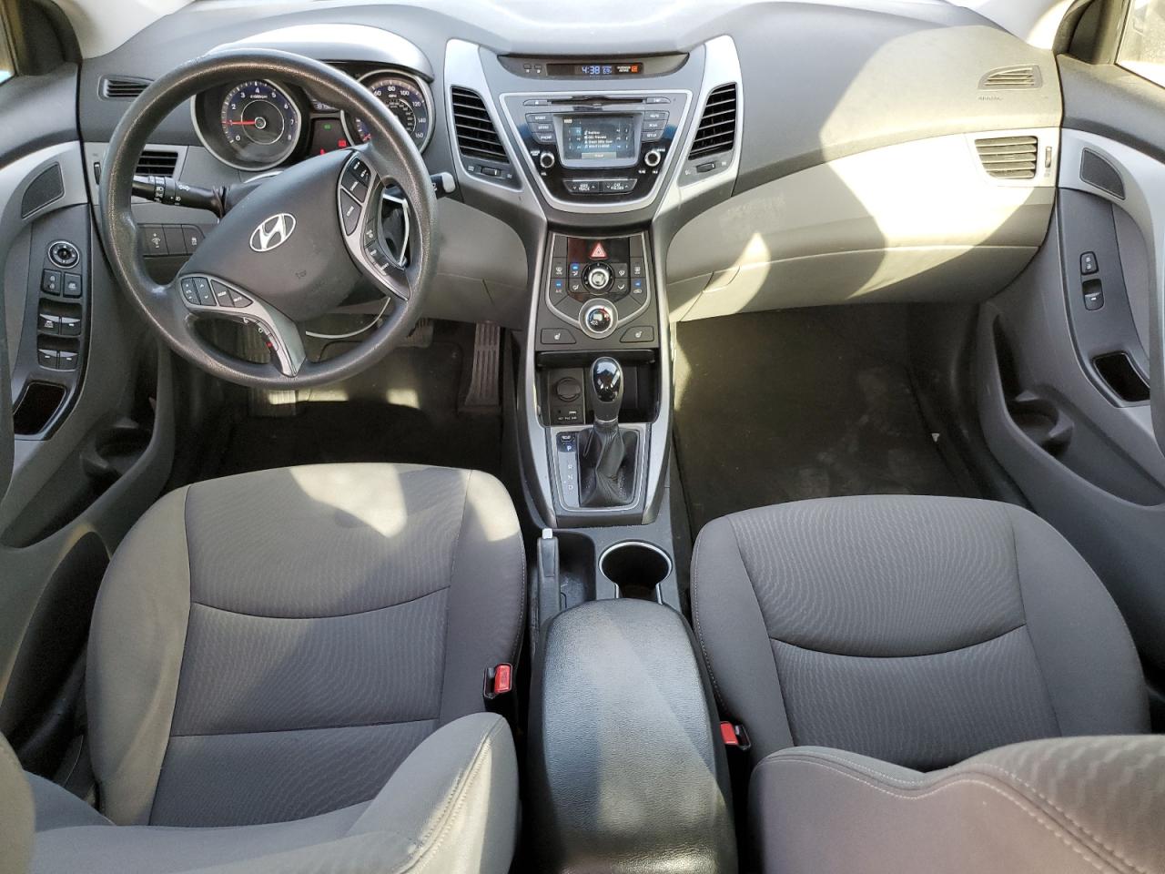 2014 Hyundai Elantra - Image 8