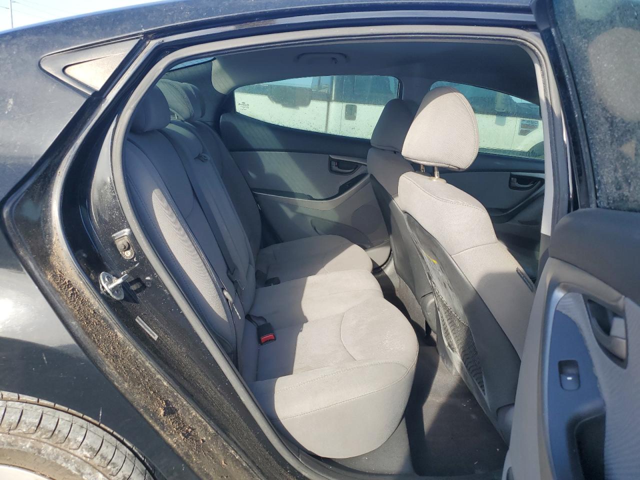 2011 Hyundai Elantra - Image 10