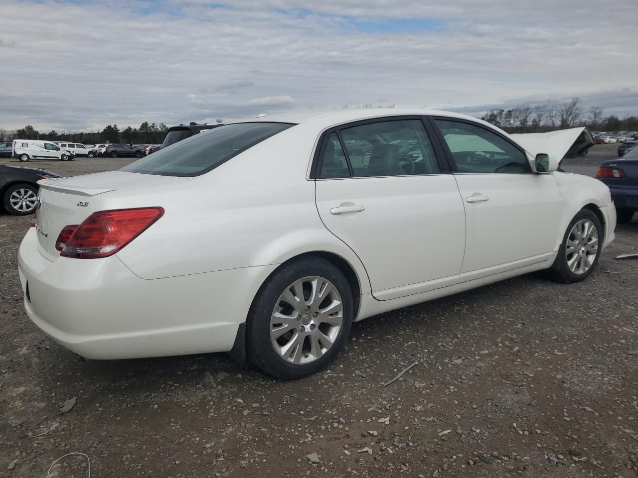 2009 Toyota Avalon - Image 3