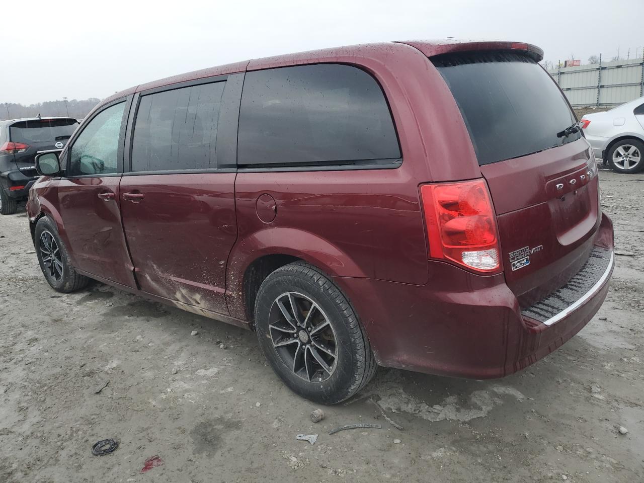 2019 Dodge Caravan - Image 2