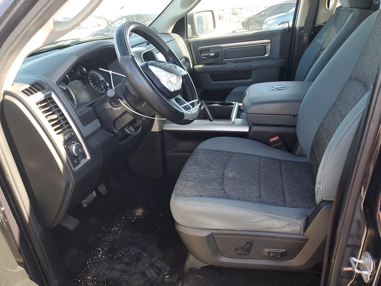 2015 RAM 1500 - Image 7