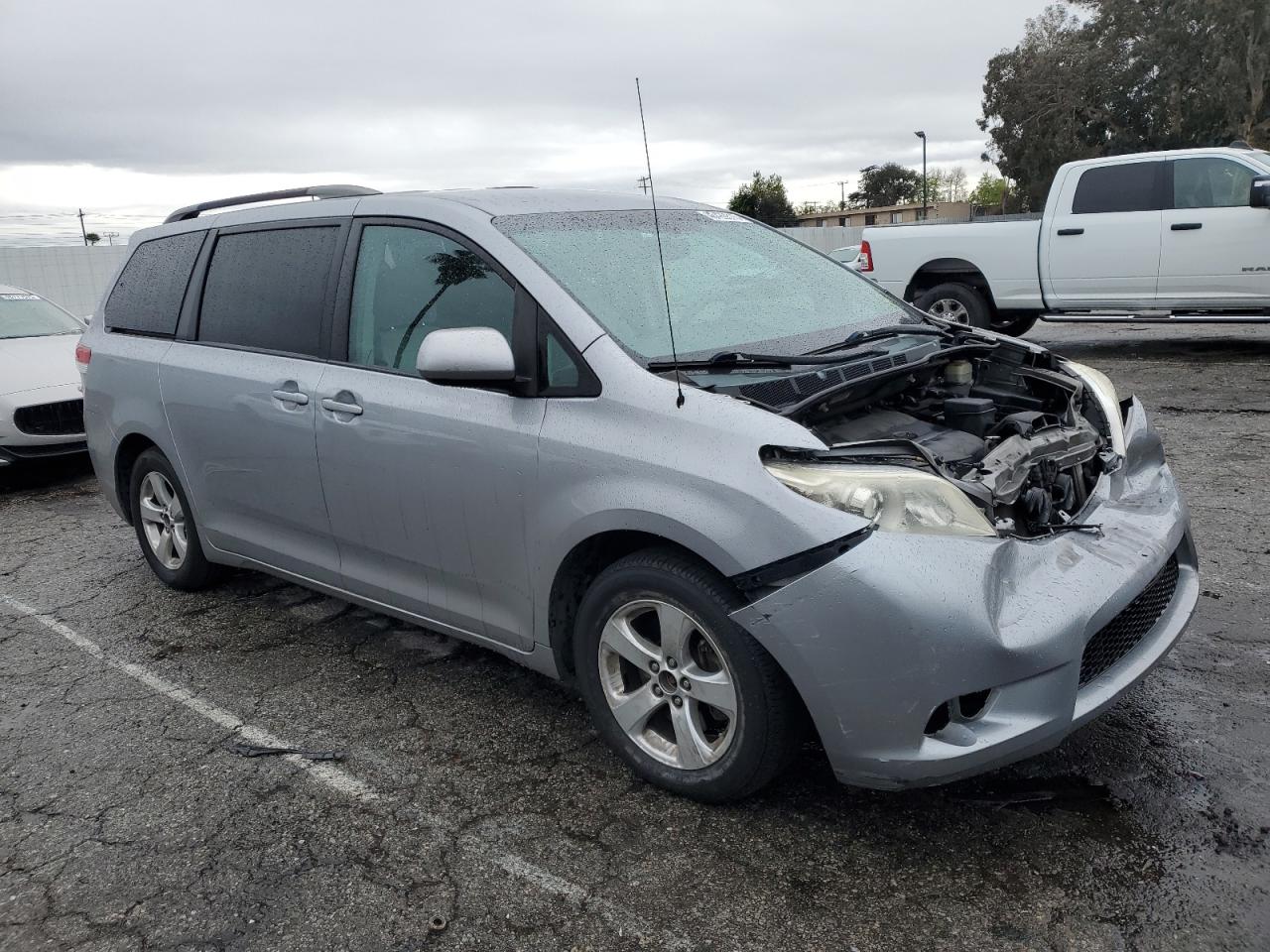 2013 Toyota Sienna - Image 4