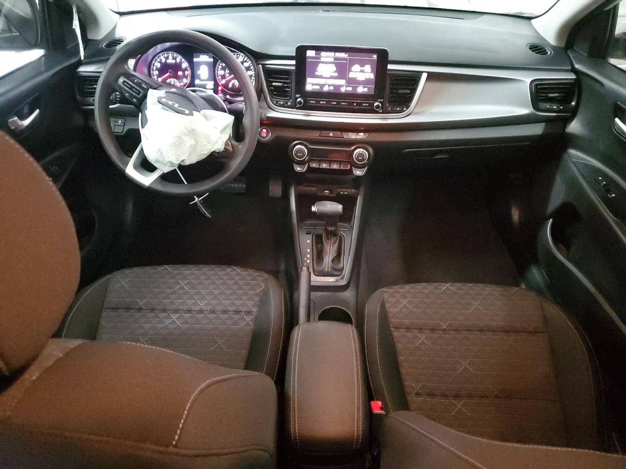 2023 Kia Rio - Image 8