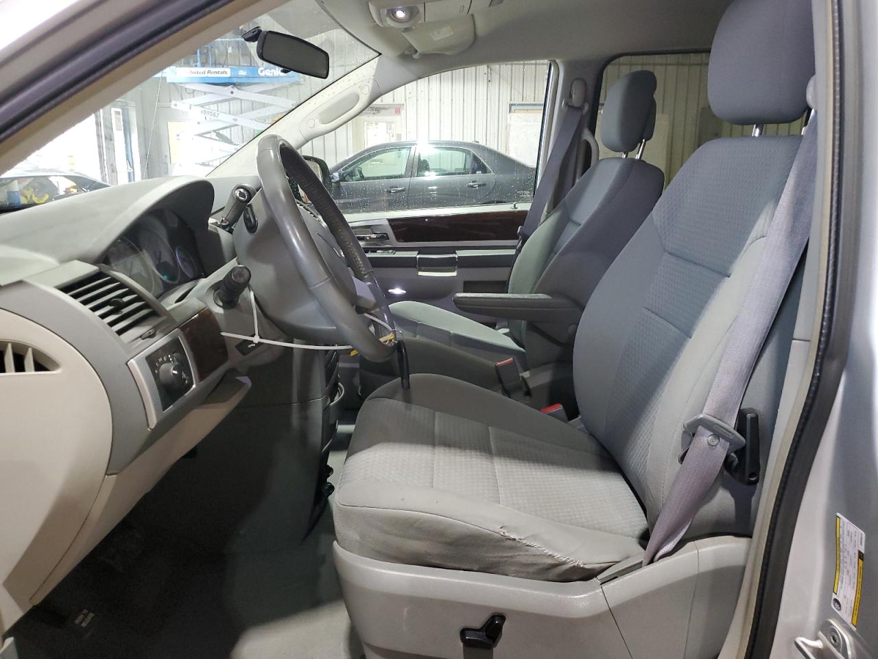 2010 Chrysler Town & Country - Image 7