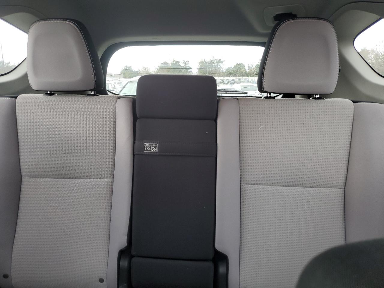 2017 Toyota RAV 4 - Image 10