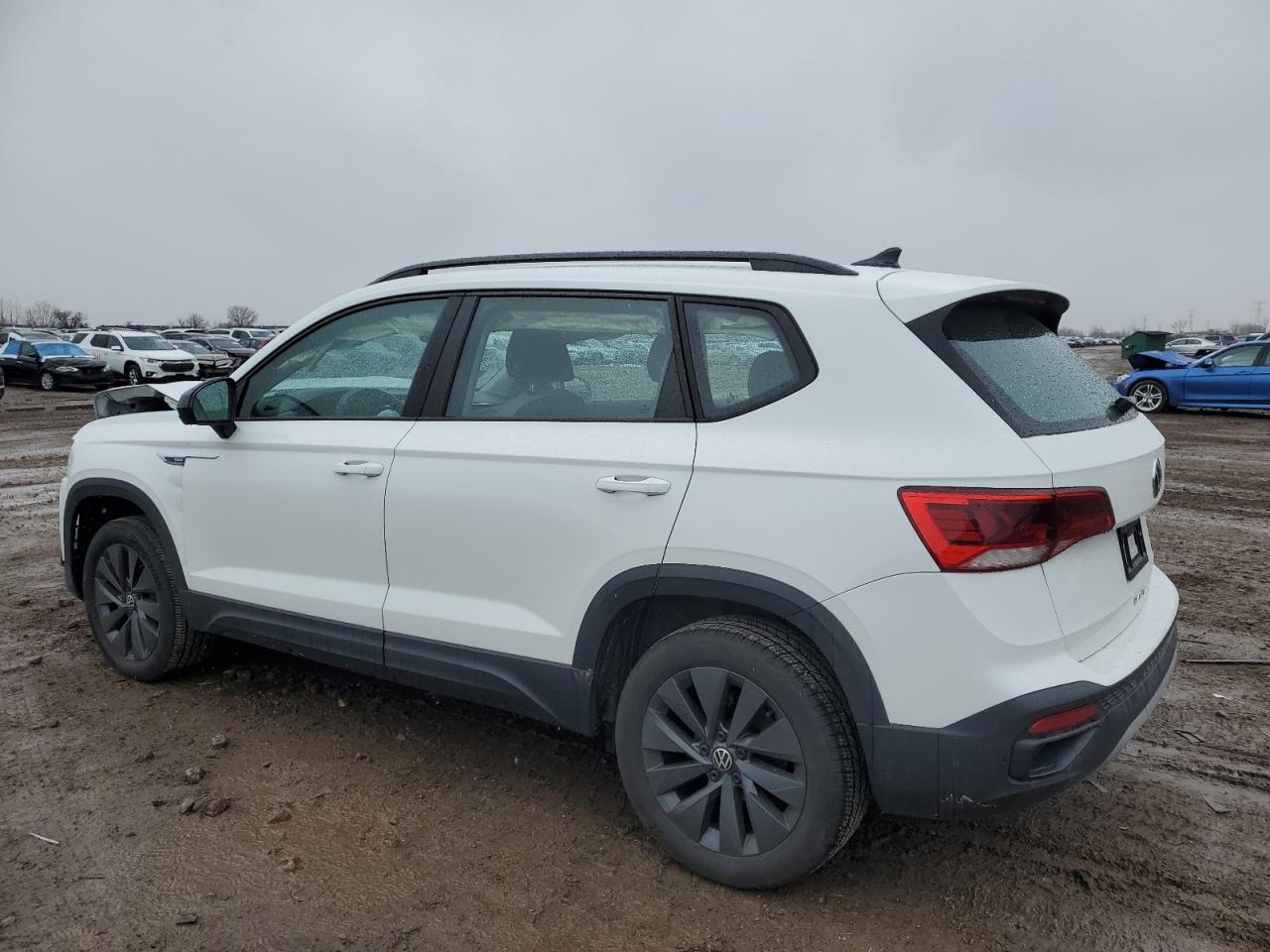 2024 Volkswagen Taos - Image 2