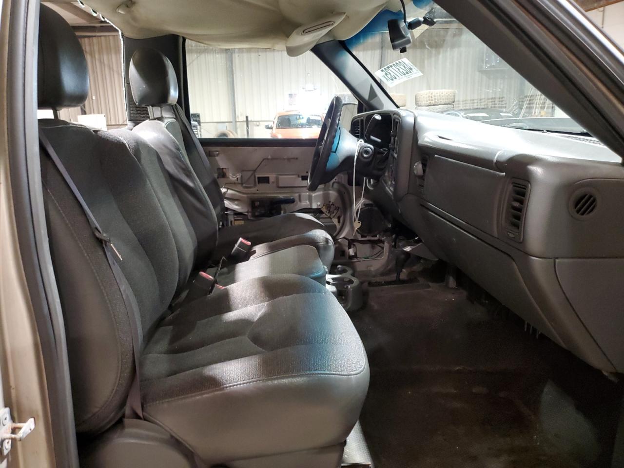 2005 Chevrolet Silverado - Image 10