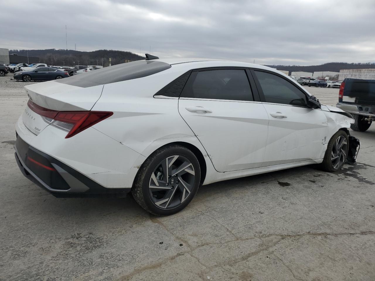 2024 Hyundai Elantra - Image 3