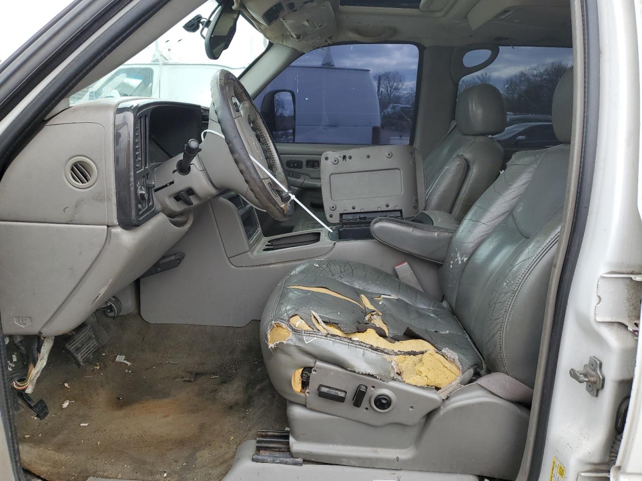 2006 Chevrolet Suburban - Image 7