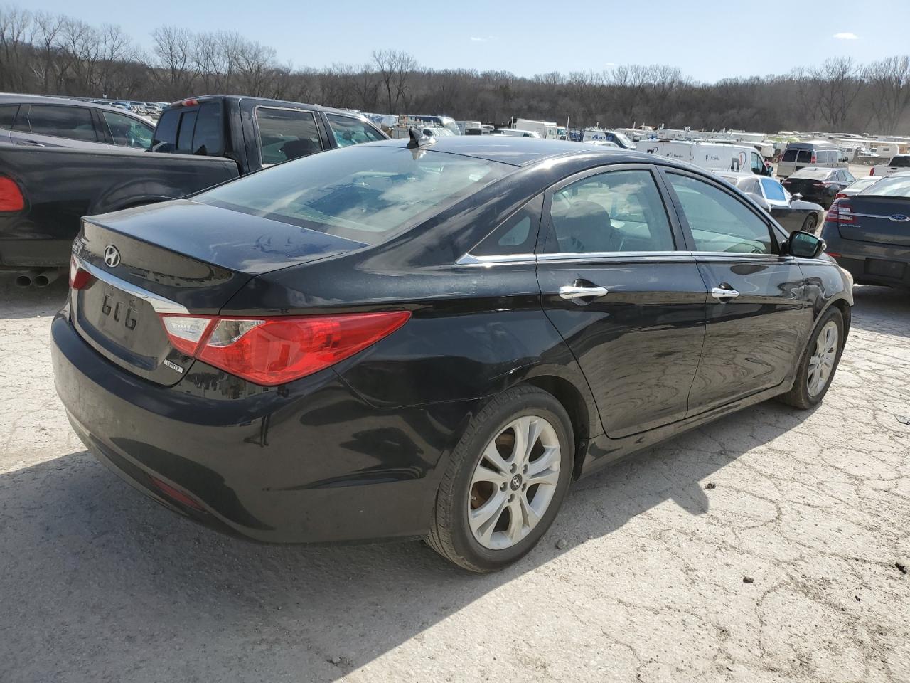 2011 Hyundai Sonata - Image 3