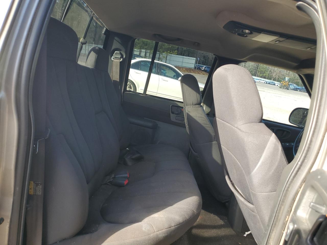2003 Chevrolet S-10 Pickup - Image 11