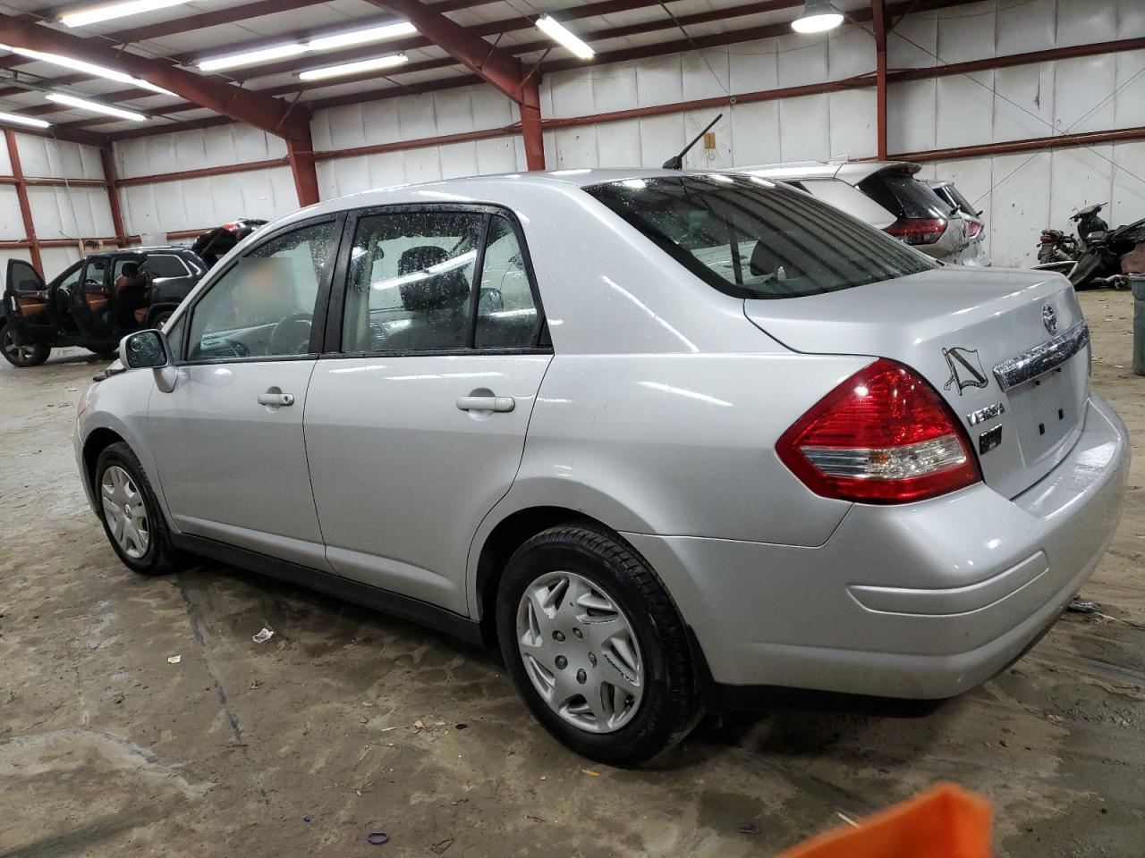 2011 Nissan Versa - Image 2