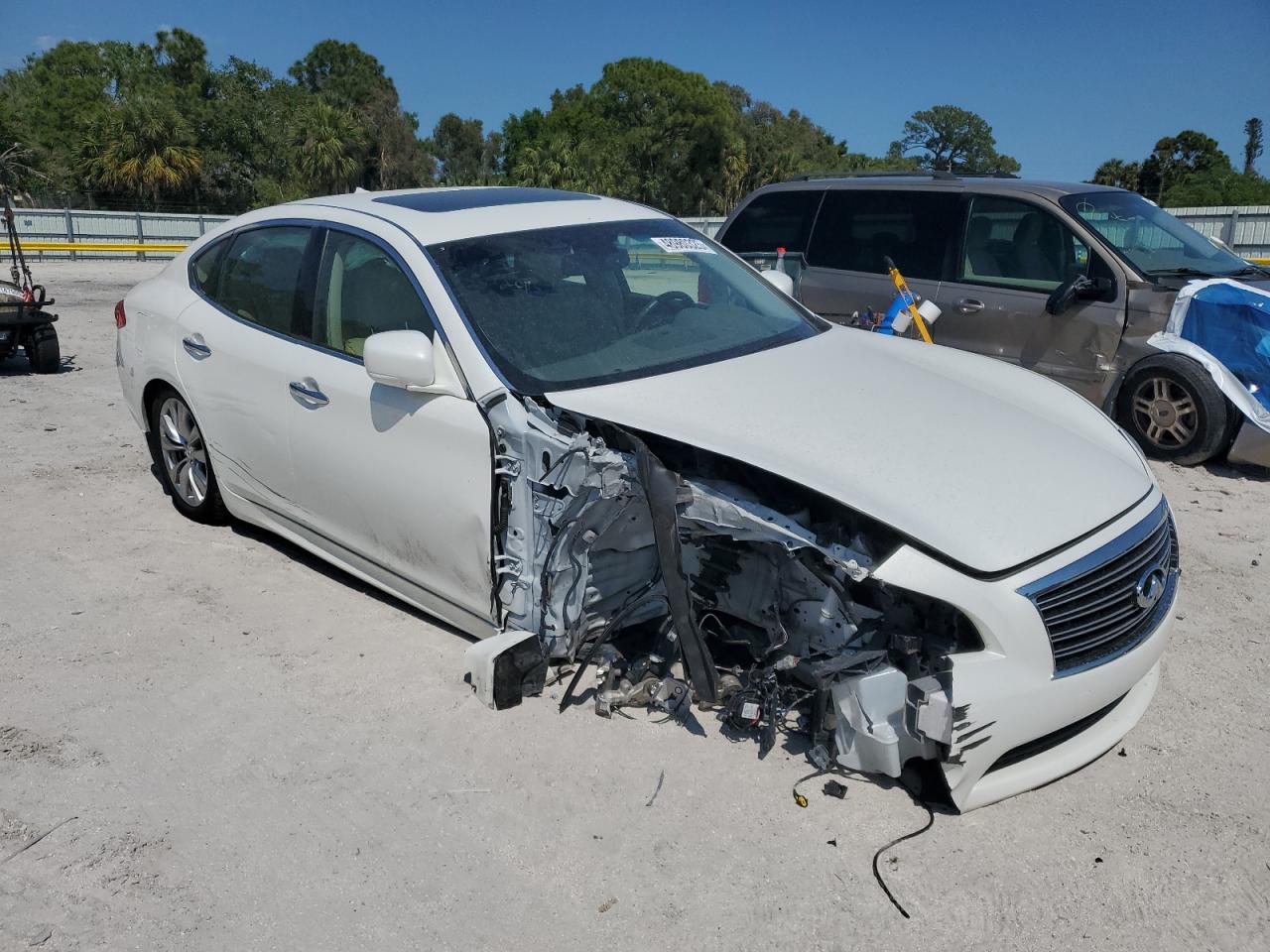2012 Infiniti M - Image 4