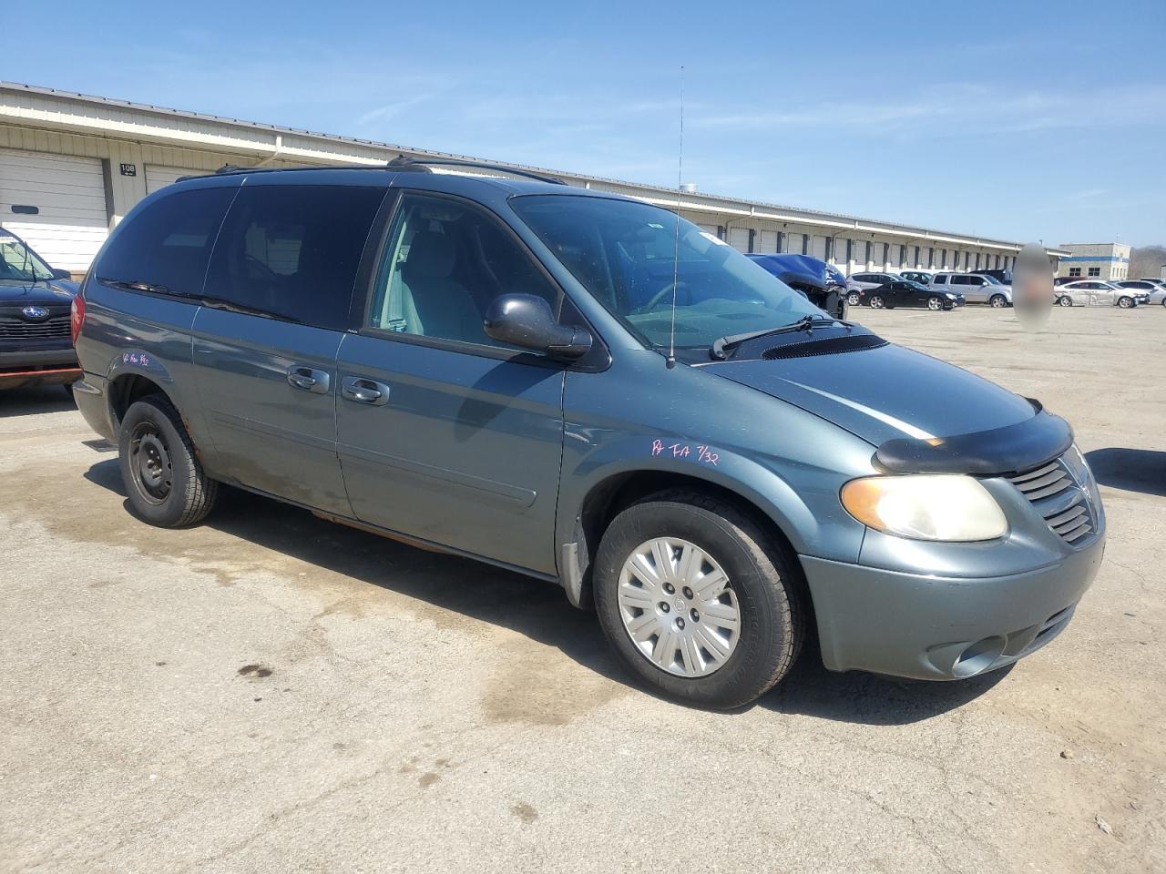 2005 Dodge Caravan - Image 4