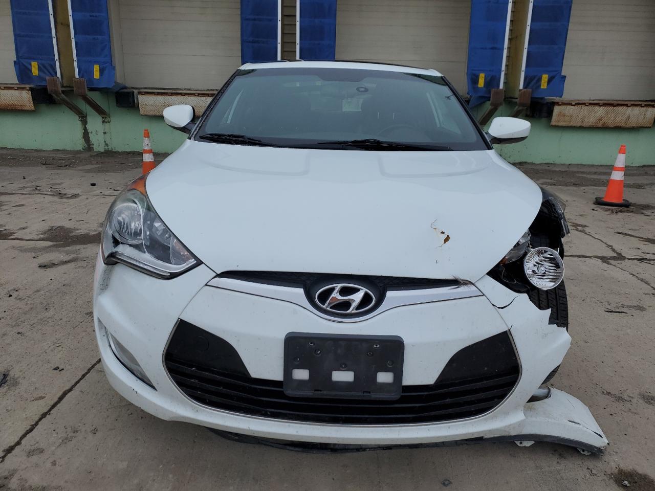 2016 Hyundai Veloster - Image 5