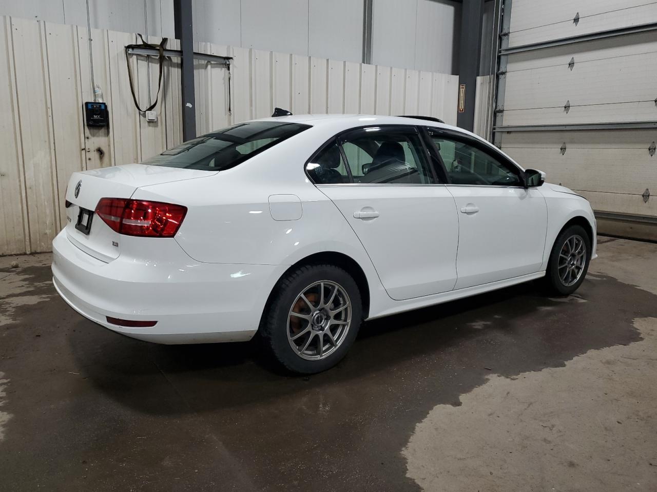 2015 Volkswagen Jetta - Image 3