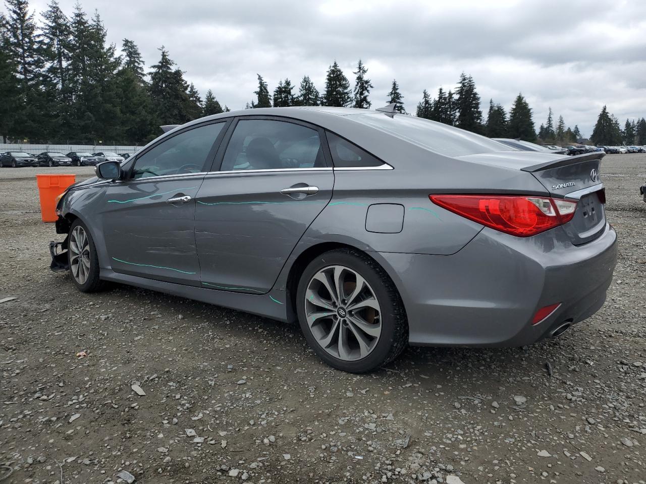 2014 Hyundai Sonata - Image 2
