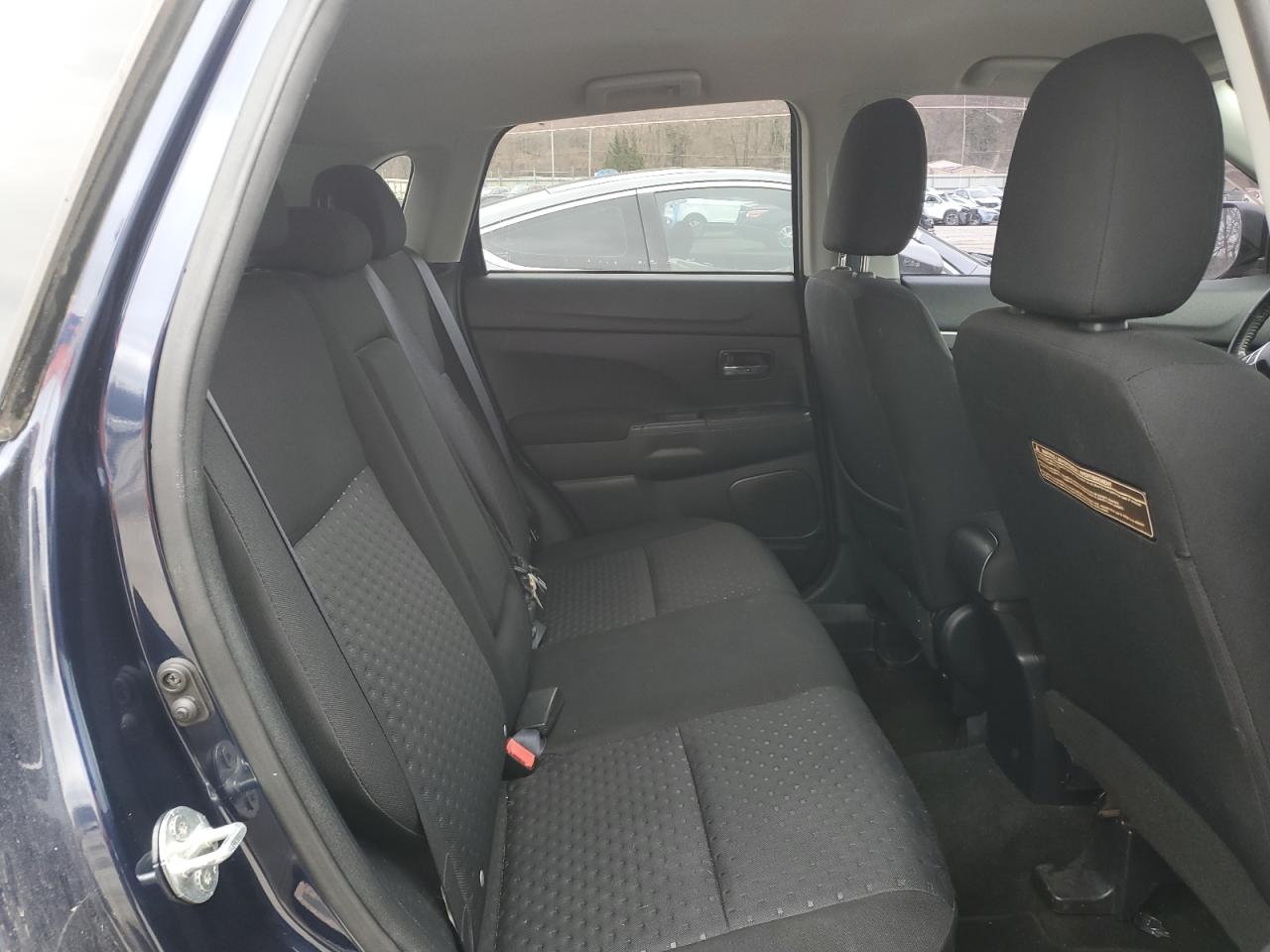 2011 Mitsubishi Outlander - Image 11