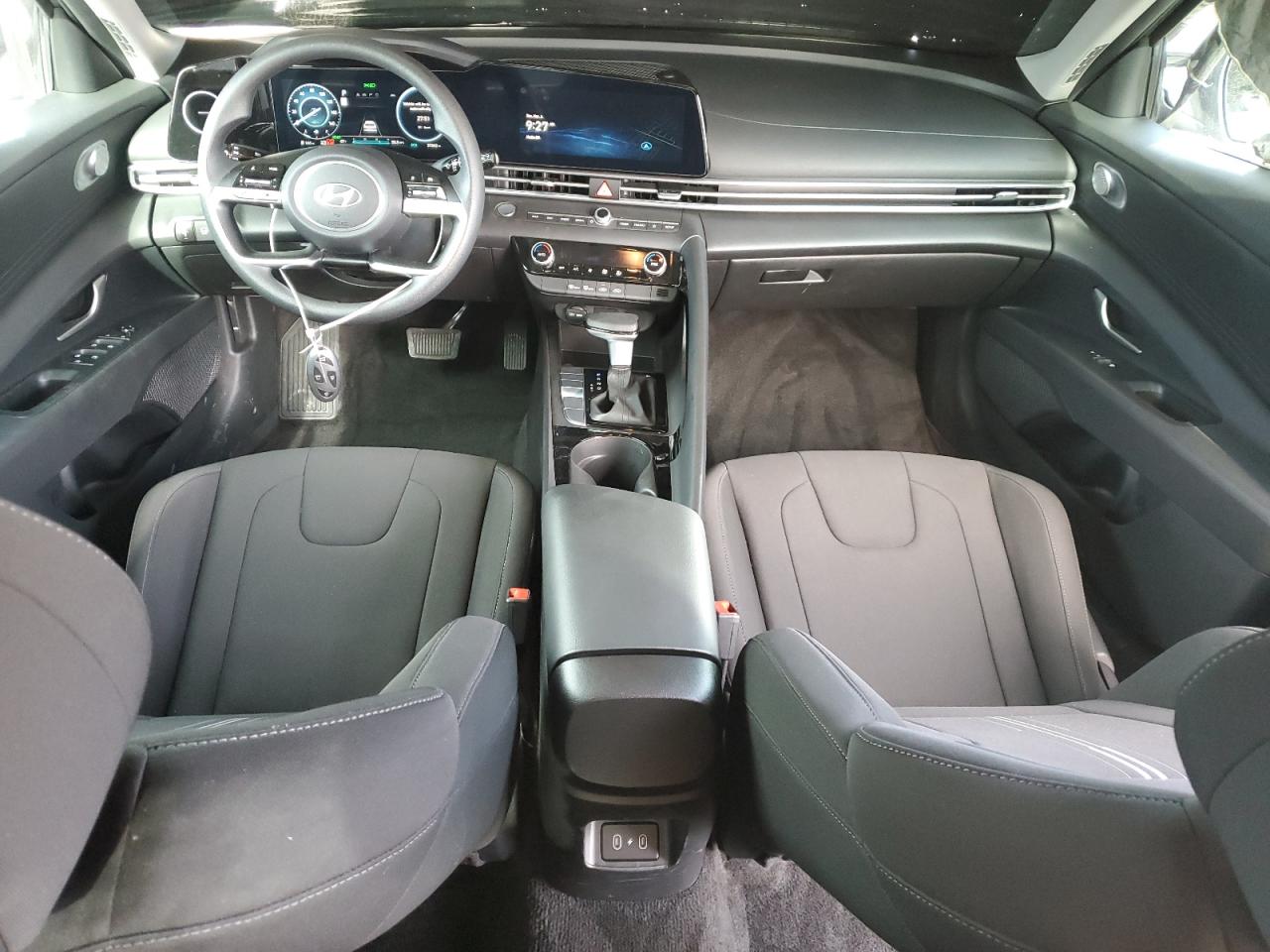 2024 Hyundai Elantra - Image 8
