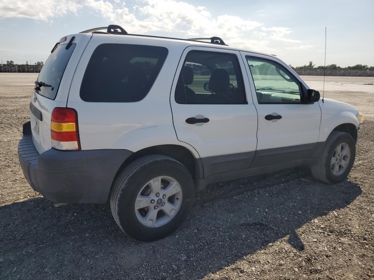 2006 Ford Escape - Image 3