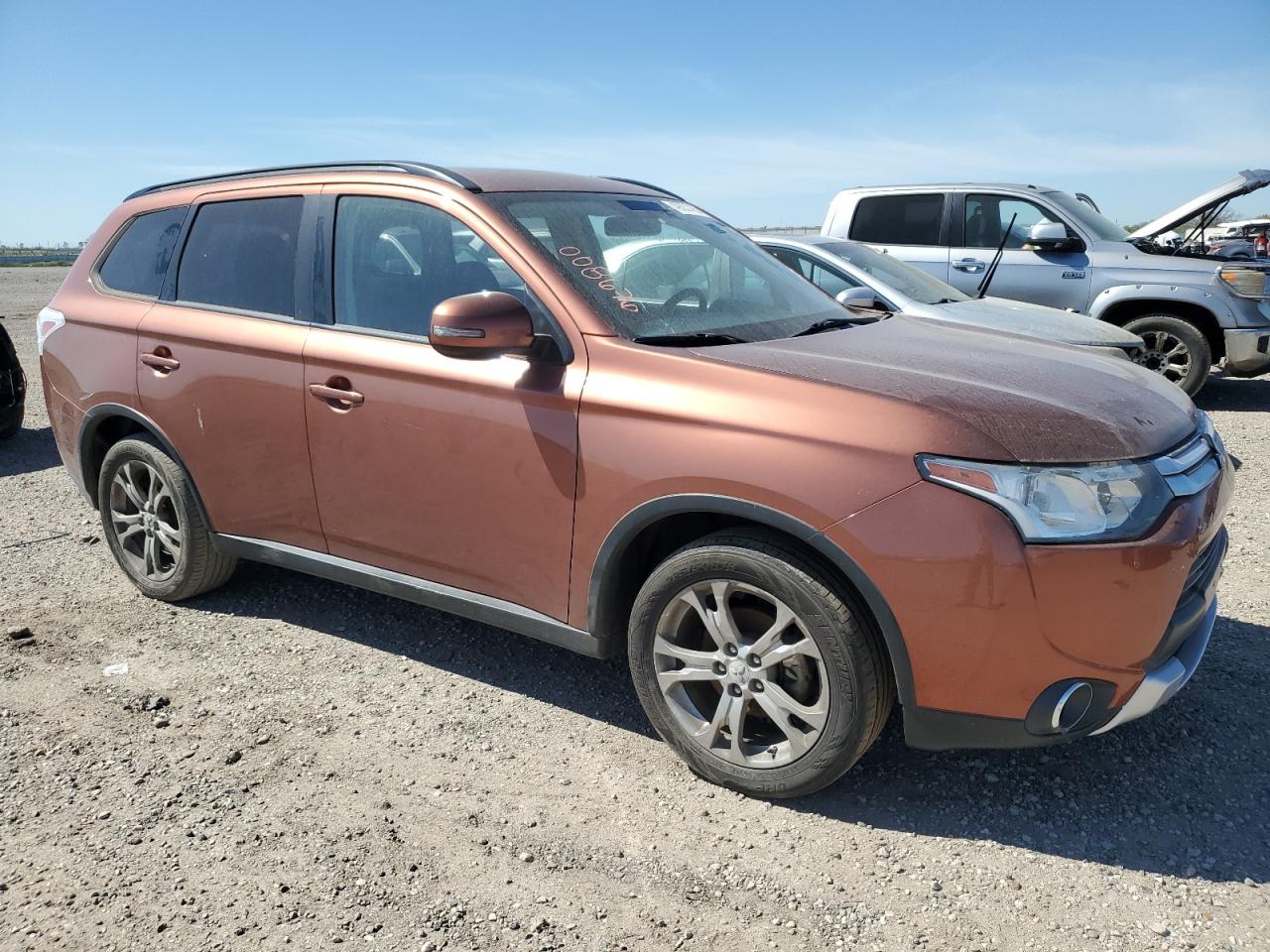 2015 Mitsubishi Outlander - Image 4