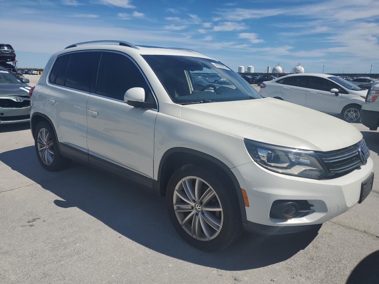 2016 Volkswagen Tiguan - Image 4