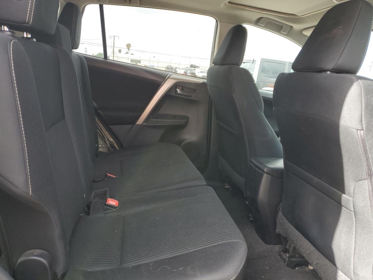 2015 Toyota RAV 4 - Image 11