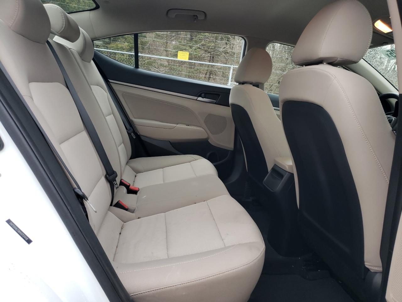 2017 Hyundai Elantra - Image 10
