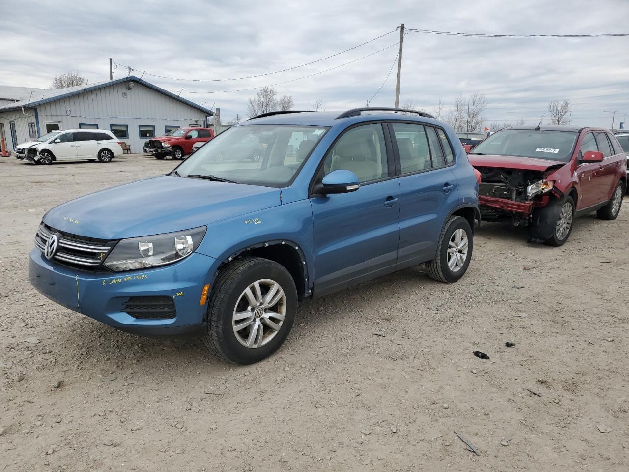2017 Volkswagen Tiguan S იყიდება Pekin-ში, IL - All Over