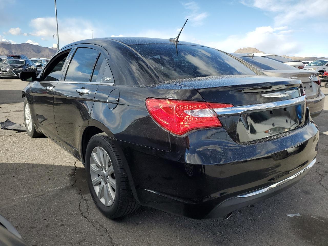 2013 Chrysler 200 - Image 2