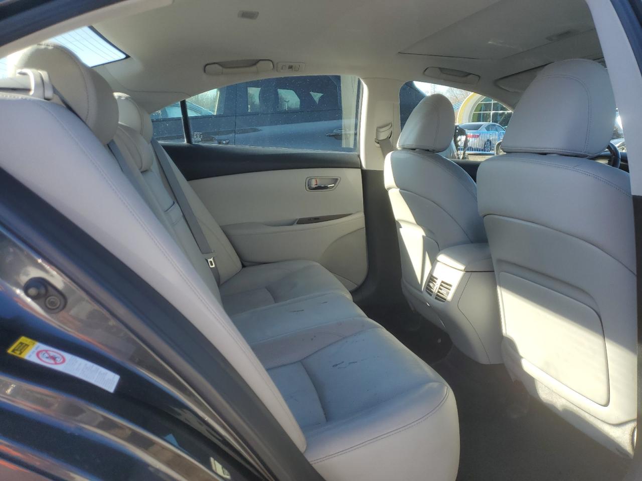 2010 Lexus ES - Image 10