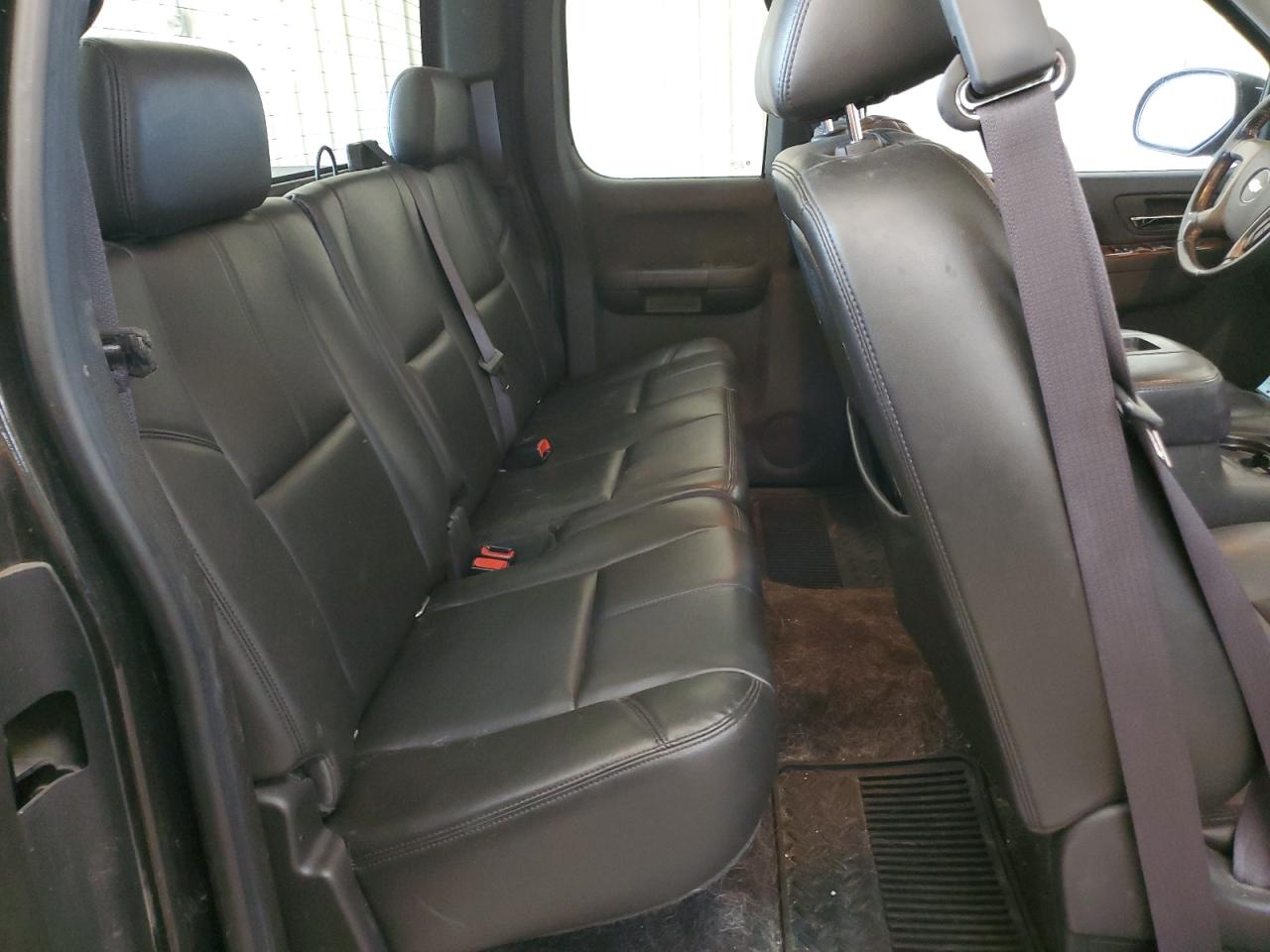 2011 Chevrolet Silverado - Image 10